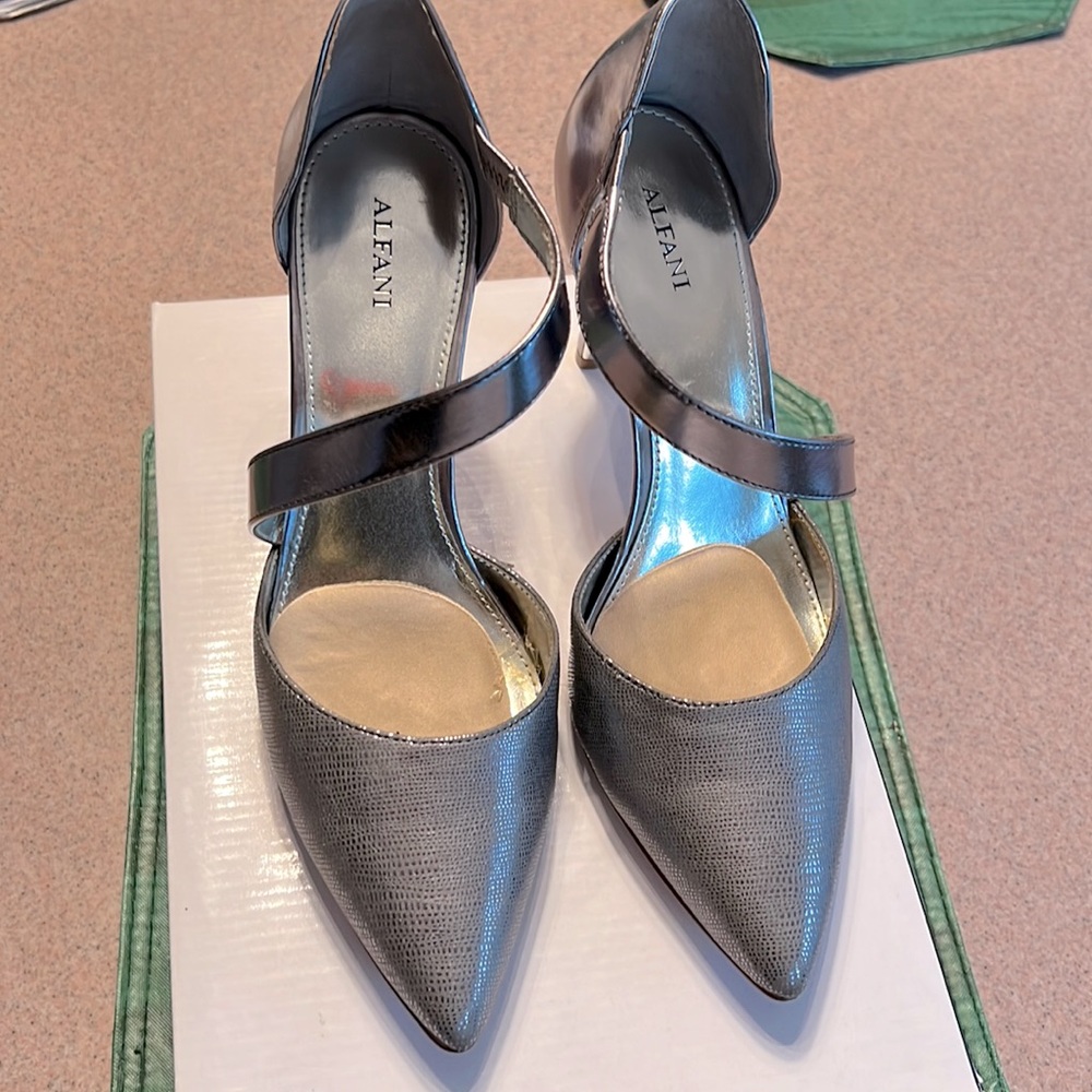 Alfani Avarieslvr ladies Gunmetal heels